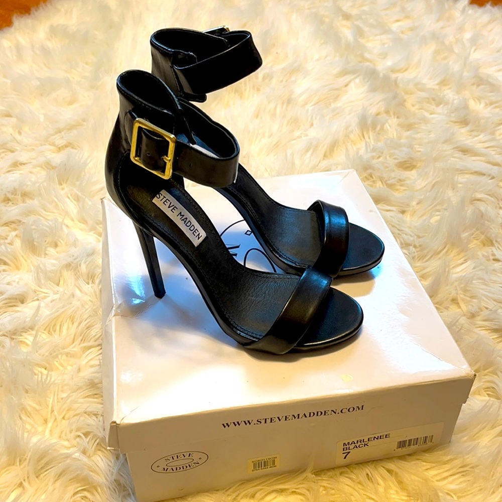 Black leather Steve Madden Marlenee heels